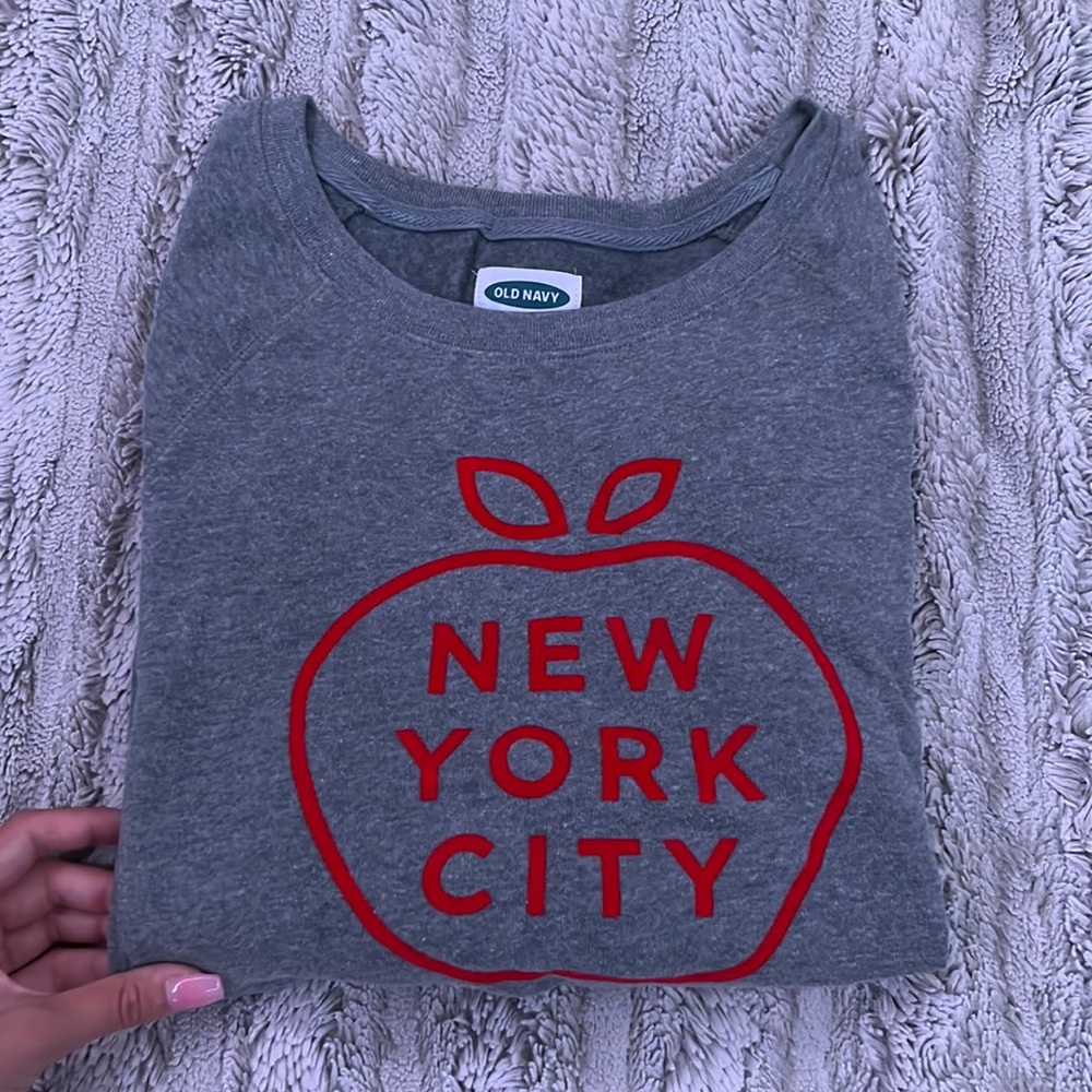 gray old navy crew neck with nyc written on it!! it’s super cute!! size small!!